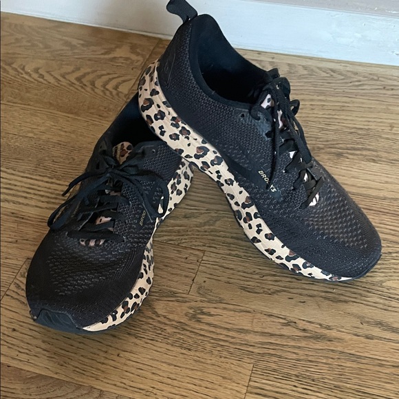 Brooks Shoes - Brooks Revel Women's Black Running Shoes with Leopard-Print Midsole NF